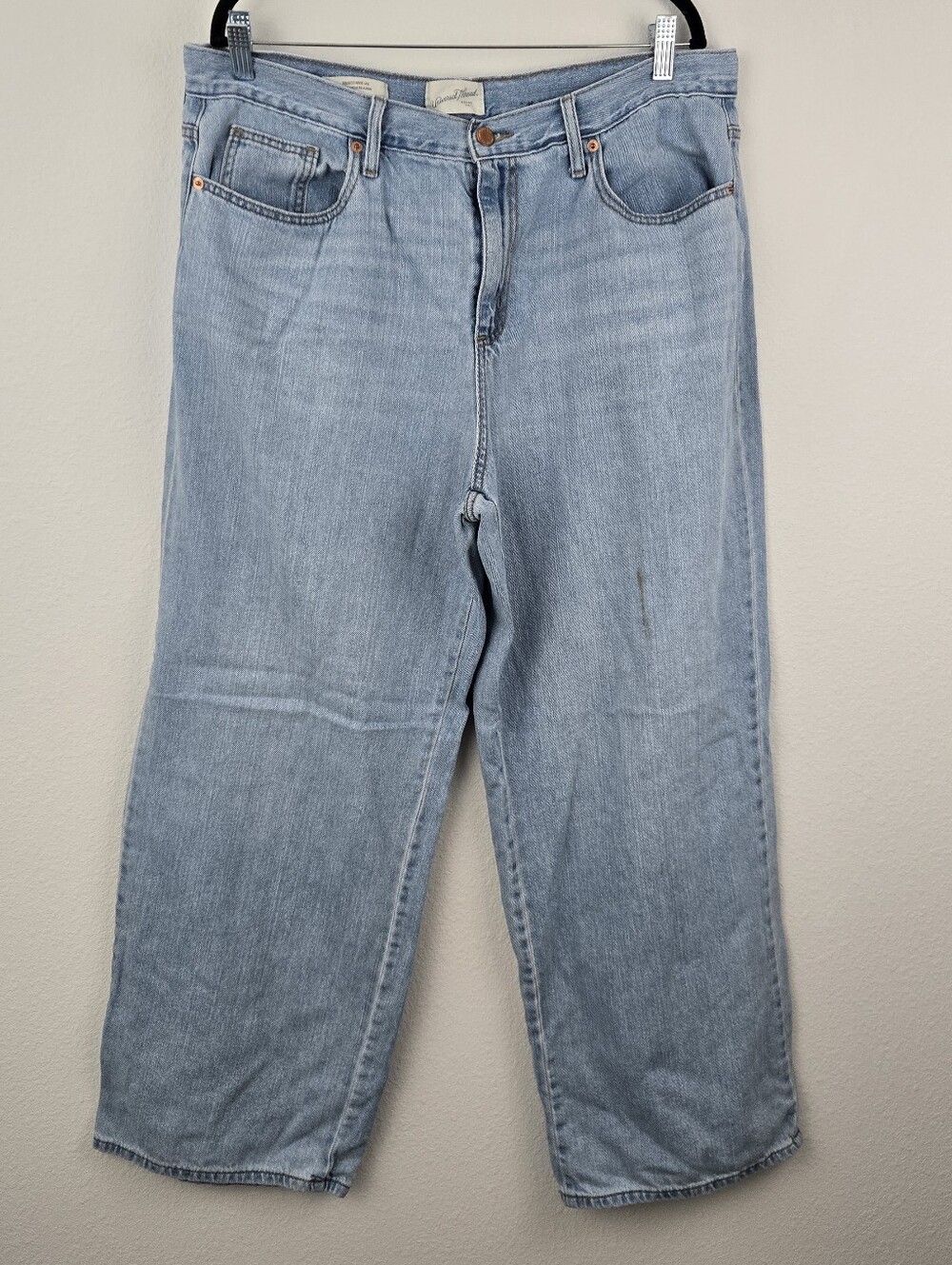 Lightwash Universal Thread Relaxed Wide Leg Jean